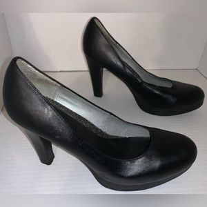 Candie’s black platform
